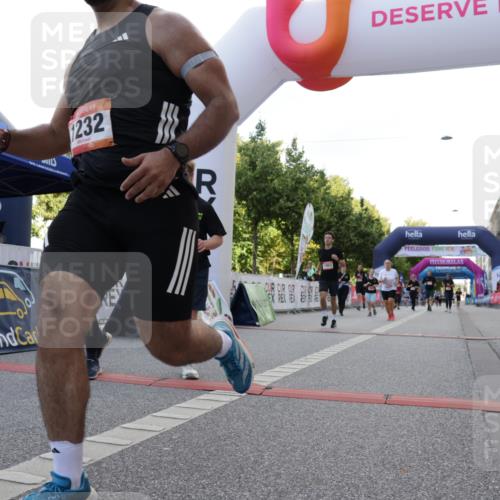 06.09.2026 - CURREX Alsterlauf Yannick Fuchs http://msf.ph/oto/10230843 06.09.2026 11:54:09 Ziel 1063, 1098, 1209, 1232, 1249, 1267, 1308, 1309, 8245 meine-sportfotos.de