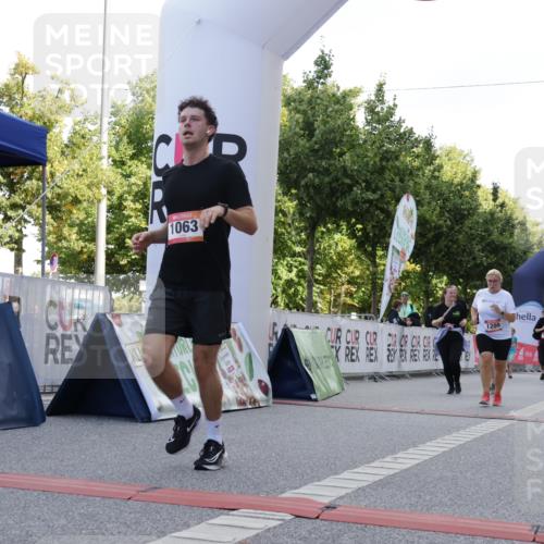 06.09.2026 - CURREX Alsterlauf Yannick Fuchs http://msf.ph/oto/10230845 06.09.2026 11:54:11 Ziel 1063, 1192, 1209, 1232, 1249, 1267, 1308, 1309, 1323, 8018, 8245 meine-sportfotos.de