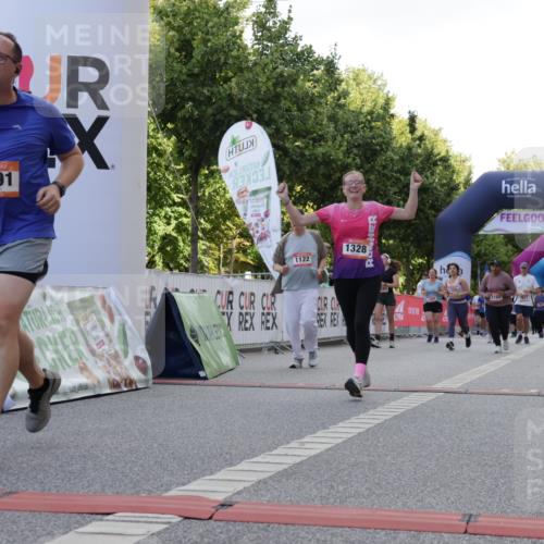 06.09.2026 - CURREX Alsterlauf Yannick Fuchs http://msf.ph/oto/10230927 06.09.2026 11:54:33 Ziel 1086, 1104, 1122, 1151, 1168, 1191, 1325, 1328, 1332, 1339, 8185, 8239, 8240 meine-sportfotos.de