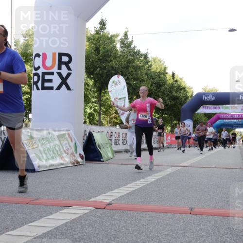 06.09.2026 - CURREX Alsterlauf Yannick Fuchs http://msf.ph/oto/10230929 06.09.2026 11:54:33 Ziel 1086, 1104, 1122, 1151, 1168, 1191, 1325, 1328, 1332, 1339, 8185, 8239, 8240 meine-sportfotos.de