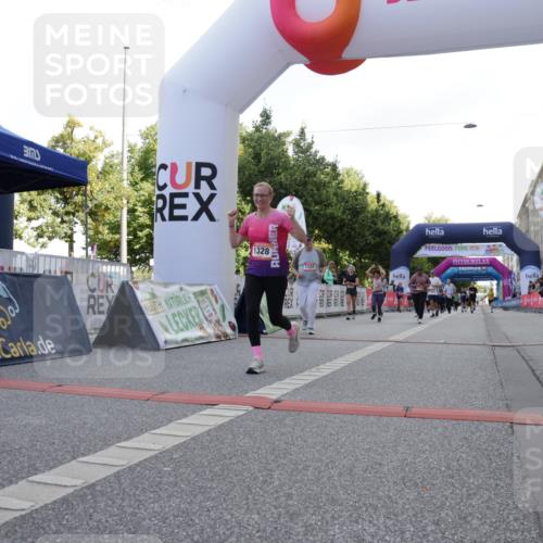 06.09.2026 - CURREX Alsterlauf Yannick Fuchs http://msf.ph/oto/10230935 06.09.2026 11:54:34 Ziel 1086, 1122, 1168, 1191, 1289, 1325, 1328, 1332, 1339, 8185, 8239, 8240 meine-sportfotos.de