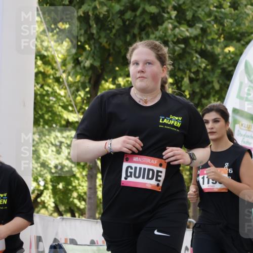 06.09.2026 - CURREX Alsterlauf Yannick Fuchs http://msf.ph/oto/10231052 06.09.2026 11:55:07 Ziel 1013, 1073, 1147, 1170, 1177, 1196, 1245, 1278, 1307, 1341 meine-sportfotos.de