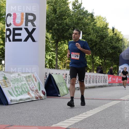 06.09.2026 - CURREX Alsterlauf Yannick Fuchs http://msf.ph/oto/10231112 06.09.2026 11:57:22 Ziel 1129, 1346, 8138 meine-sportfotos.de