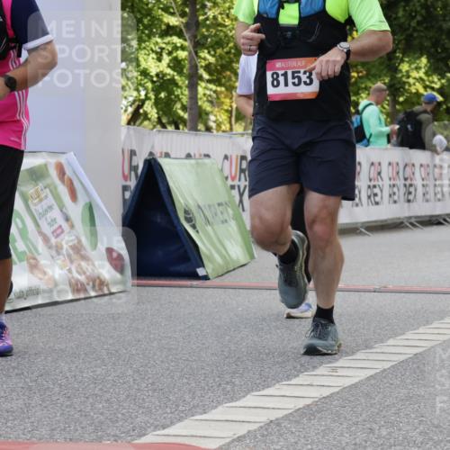 06.09.2026 - CURREX Alsterlauf Yannick Fuchs http://msf.ph/oto/10231125 06.09.2026 11:55:27 Ziel 1030, 1033, 1071, 1233, 1337, 8136 meine-sportfotos.de