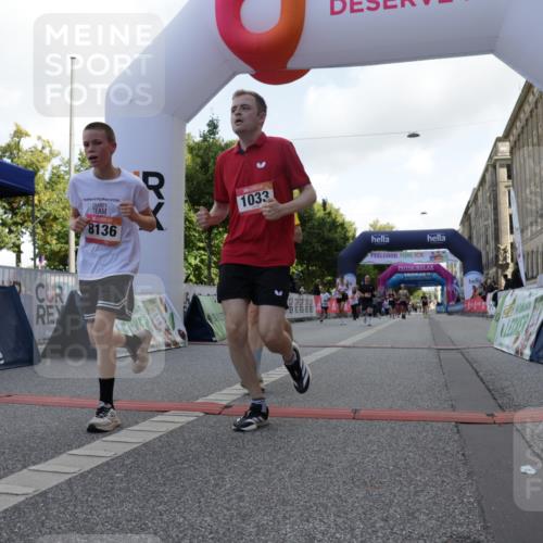 06.09.2026 - CURREX Alsterlauf Yannick Fuchs http://msf.ph/oto/10231133 06.09.2026 11:55:30 Ziel 1030, 1033, 1071, 1156, 1233, 1265, 1337, 8136 meine-sportfotos.de