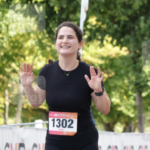 06.09.2026 - CURREX Alsterlauf Yannick Fuchs http://msf.ph/oto/10231171 06.09.2026 11:57:28 Ziel 1129, 1154, 1193, 1302 meine-sportfotos.de