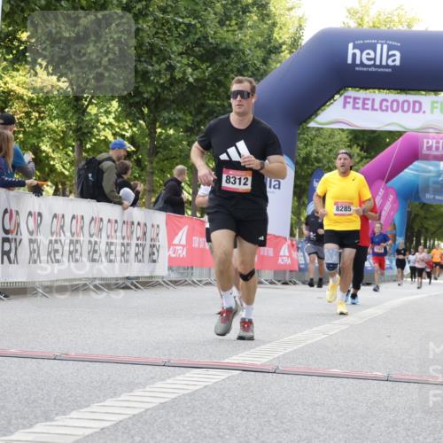 06.09.2026 - CURREX Alsterlauf Yannick Fuchs http://msf.ph/oto/10231246 06.09.2026 11:56:08 Ziel 1131, 1320, 8103, 8285, 8312 meine-sportfotos.de