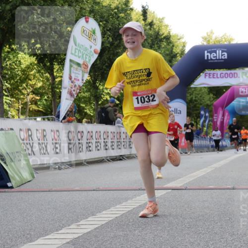 06.09.2026 - CURREX Alsterlauf Yannick Fuchs http://msf.ph/oto/10231301 06.09.2026 11:56:25 Ziel 1032, 1103, 1142, 1211, 8267 meine-sportfotos.de