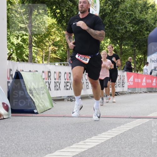 06.09.2026 - CURREX Alsterlauf Yannick Fuchs http://msf.ph/oto/10231327 06.09.2026 11:56:33 Ziel 1035, 1103, 1144, 1172, 1211 meine-sportfotos.de