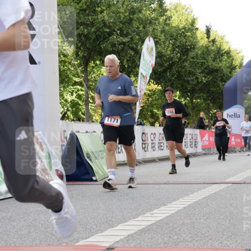 06.09.2026 - CURREX Alsterlauf Yannick Fuchs http://msf.ph/oto/10231392 06.09.2026 11:56:56 Ziel 1055, 1056, 1102, 1148, 1171, 1248, 1257, 1300, 1303, 8098, 8325, 8326 meine-sportfotos.de