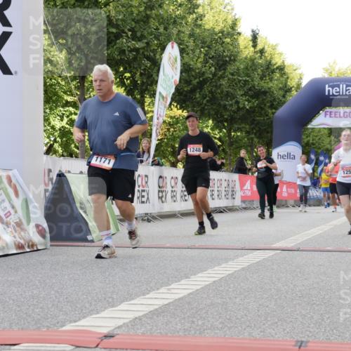 06.09.2026 - CURREX Alsterlauf Yannick Fuchs http://msf.ph/oto/10231393 06.09.2026 11:56:56 Ziel 1055, 1056, 1102, 1148, 1171, 1248, 1257, 1300, 1303, 8098, 8325, 8326 meine-sportfotos.de