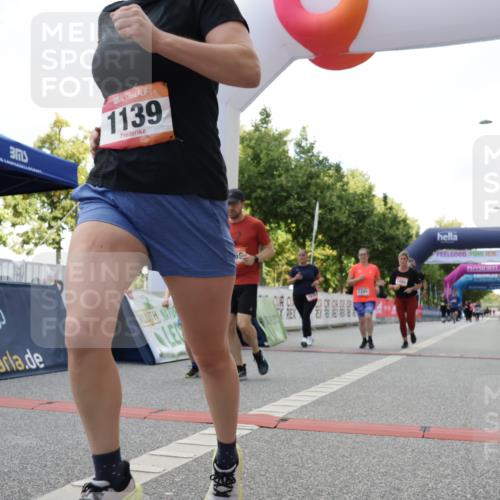 06.09.2026 - CURREX Alsterlauf Yannick Fuchs http://msf.ph/oto/10231447 06.09.2026 11:57:53 Ziel 1036, 1075, 1084, 1139, 1159, 1160, 1241, 1246, 8090 meine-sportfotos.de