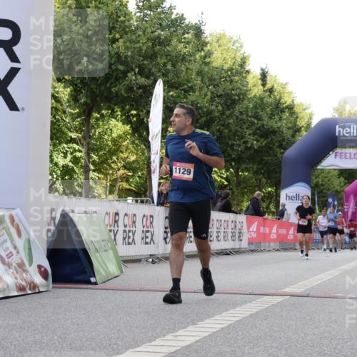 06.09.2026 - CURREX Alsterlauf Yannick Fuchs http://msf.ph/oto/10231448 06.09.2026 11:57:21 Ziel 1129, 1345, 1346, 8138 meine-sportfotos.de