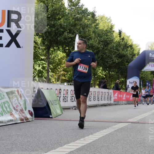 06.09.2026 - CURREX Alsterlauf Yannick Fuchs http://msf.ph/oto/10231450 06.09.2026 11:57:22 Ziel 1129, 1346, 8138 meine-sportfotos.de