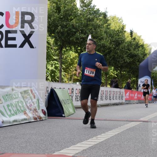 06.09.2026 - CURREX Alsterlauf Yannick Fuchs http://msf.ph/oto/10231452 06.09.2026 11:57:22 Ziel 1129, 1346, 8138 meine-sportfotos.de