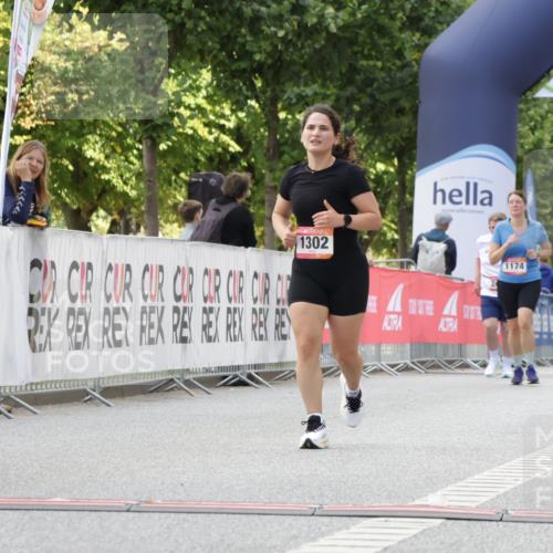 06.09.2026 - CURREX Alsterlauf Yannick Fuchs http://msf.ph/oto/10231457 06.09.2026 11:57:25 Ziel 1129, 1154, 1302 meine-sportfotos.de