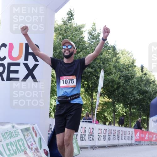 06.09.2026 - CURREX Alsterlauf Yannick Fuchs http://msf.ph/oto/10231494 06.09.2026 11:57:59 Ziel 1036, 1075, 1084, 1241 meine-sportfotos.de
