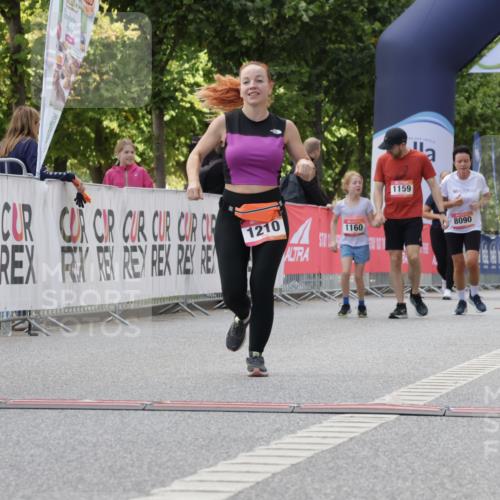 06.09.2026 - CURREX Alsterlauf Yannick Fuchs http://msf.ph/oto/10231502 06.09.2026 11:57:43 Ziel 1187, 1188, 1210, 1246, 2484 meine-sportfotos.de