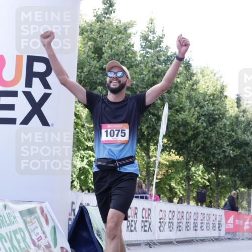 06.09.2026 - CURREX Alsterlauf Yannick Fuchs http://msf.ph/oto/10231530 06.09.2026 11:57:58 Ziel 1036, 1075, 1084, 1139, 1159, 1160, 1241 meine-sportfotos.de