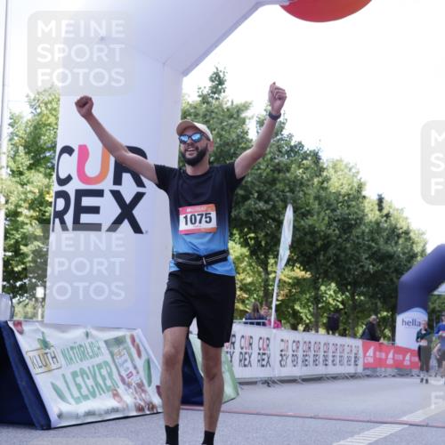 06.09.2026 - CURREX Alsterlauf Yannick Fuchs http://msf.ph/oto/10231532 06.09.2026 11:57:59 Ziel 1036, 1075, 1084, 1241 meine-sportfotos.de