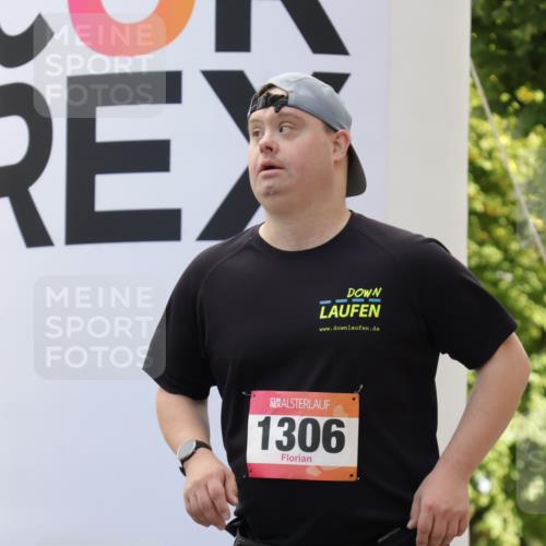 06.09.2026 - CURREX Alsterlauf Yannick Fuchs http://msf.ph/oto/10231587 06.09.2026 11:58:26 Ziel 1158, 1306, 8016 meine-sportfotos.de