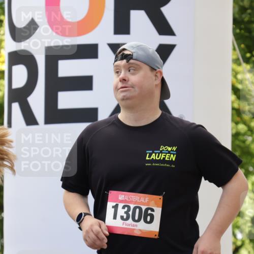 06.09.2026 - CURREX Alsterlauf Yannick Fuchs http://msf.ph/oto/10231588 06.09.2026 11:58:26 Ziel 1158, 1306, 8016 meine-sportfotos.de