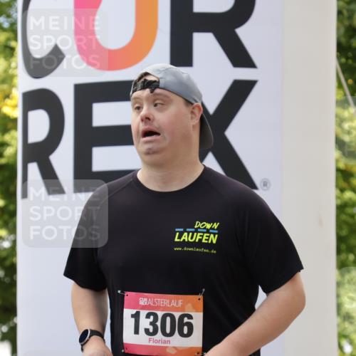 06.09.2026 - CURREX Alsterlauf Yannick Fuchs http://msf.ph/oto/10231590 06.09.2026 11:58:26 Ziel 1158, 1306, 8016 meine-sportfotos.de