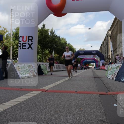 06.09.2026 - CURREX Alsterlauf Yannick Fuchs http://msf.ph/oto/10231599 06.09.2026 11:58:31 Ziel 1082, 1182, 1306, 1314, 1334, 8016 meine-sportfotos.de