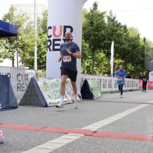 06.09.2026 - CURREX Alsterlauf Yannick Fuchs http://msf.ph/oto/10231649 06.09.2026 11:58:46 Ziel 1001, 1089, 1090, 1202, 1347, 8137 meine-sportfotos.de
