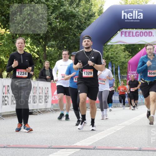 06.09.2026 - CURREX Alsterlauf Yannick Fuchs http://msf.ph/oto/10231658 06.09.2026 11:58:50 Ziel 1001, 1224, 1301, 1329, 1347, 4444, 8046, 8137 meine-sportfotos.de