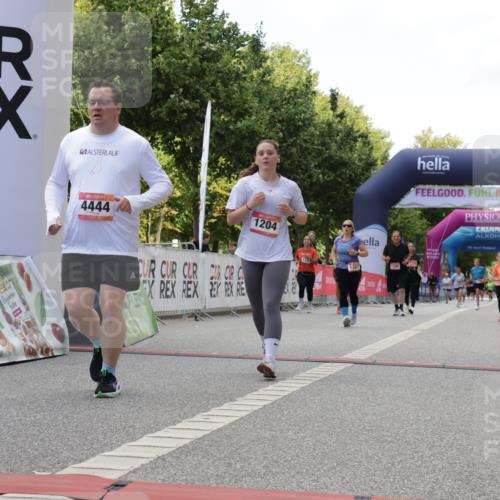 06.09.2026 - CURREX Alsterlauf Yannick Fuchs http://msf.ph/oto/10231678 06.09.2026 11:58:56 Ziel 1111, 1224, 1301, 1327, 1329, 4444, 8046 meine-sportfotos.de