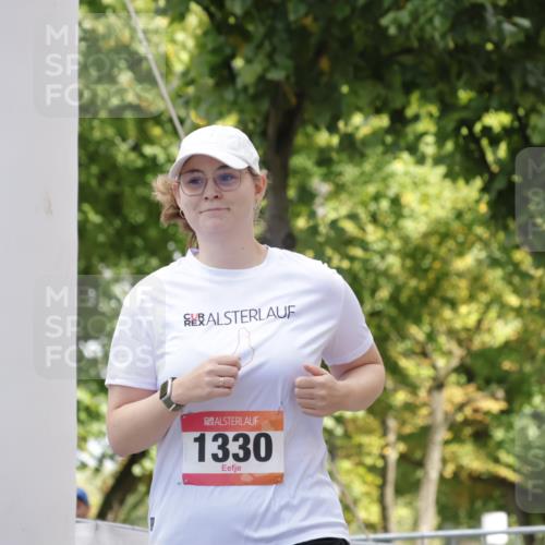 06.09.2026 - CURREX Alsterlauf Yannick Fuchs http://msf.ph/oto/10231736 06.09.2026 11:59:19 Ziel 1037, 1038, 1254, 1304, 1330 meine-sportfotos.de