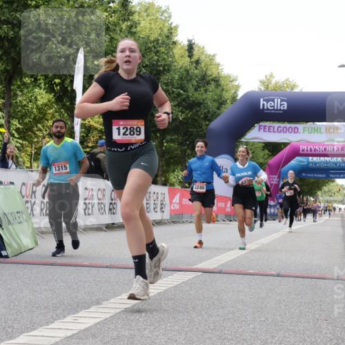 06.09.2026 - CURREX Alsterlauf Yannick Fuchs http://msf.ph/oto/10231855 06.09.2026 12:00:08 Ziel 1104, 1276, 1289, 1315, 8239, 8240 meine-sportfotos.de