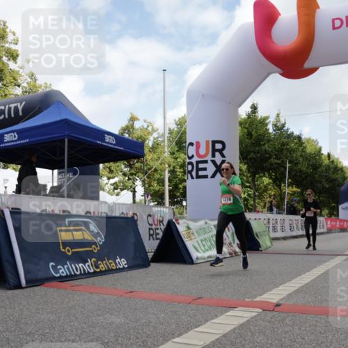 06.09.2026 - CURREX Alsterlauf Yannick Fuchs http://msf.ph/oto/10231886 06.09.2026 12:00:13 Ziel 1104, 1276, 1289, 1315, 1322, 8239, 8240 meine-sportfotos.de