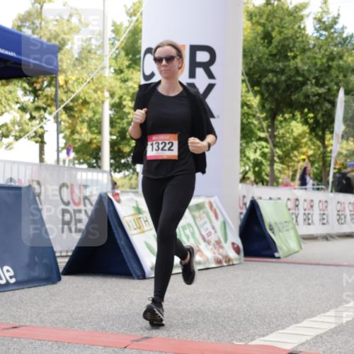 06.09.2026 - CURREX Alsterlauf Yannick Fuchs http://msf.ph/oto/10231888 06.09.2026 12:00:15 Ziel 1104, 1276, 1315, 1322, 8239, 8240 meine-sportfotos.de