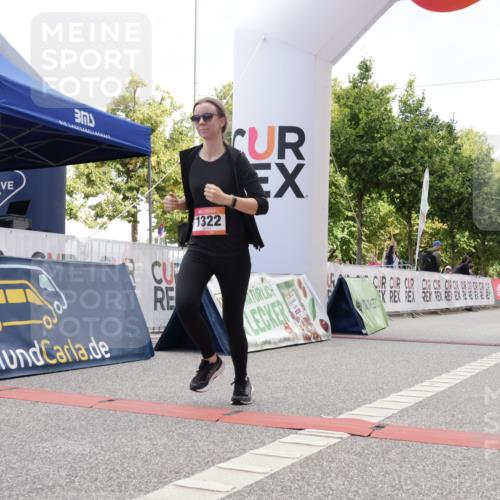 06.09.2026 - CURREX Alsterlauf Yannick Fuchs http://msf.ph/oto/10231889 06.09.2026 12:00:15 Ziel 1104, 1276, 1315, 1322, 8239, 8240 meine-sportfotos.de