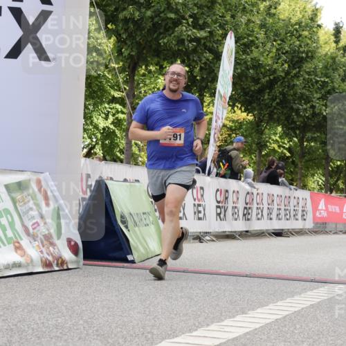 06.09.2026 - CURREX Alsterlauf Yannick Fuchs http://msf.ph/oto/10231901 06.09.2026 12:00:22 Ziel 1191, 1325 meine-sportfotos.de