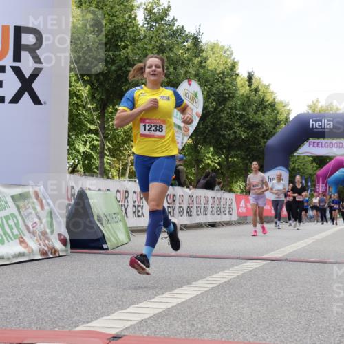 06.09.2026 - CURREX Alsterlauf Yannick Fuchs http://msf.ph/oto/10231924 06.09.2026 12:00:30 Ziel 1238, 1325, 1332, 8202 meine-sportfotos.de