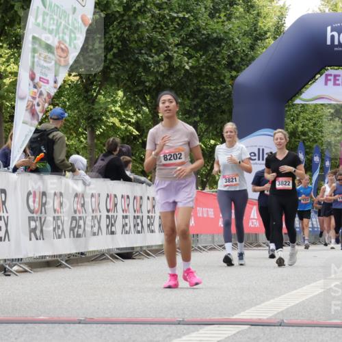 06.09.2026 - CURREX Alsterlauf Yannick Fuchs http://msf.ph/oto/10231927 06.09.2026 12:00:32 Ziel 1238, 1325, 1332, 8202 meine-sportfotos.de