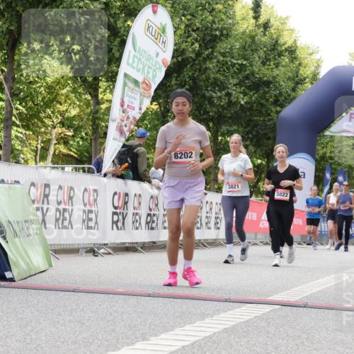 06.09.2026 - CURREX Alsterlauf Yannick Fuchs http://msf.ph/oto/10231932 06.09.2026 12:00:33 Ziel 1238, 1325, 1332, 3821, 3822, 8202 meine-sportfotos.de