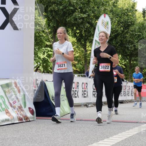 06.09.2026 - CURREX Alsterlauf Yannick Fuchs http://msf.ph/oto/10231942 06.09.2026 12:00:38 Ziel 1061, 1185, 1222, 1231, 1260, 1272, 3821, 3822, 8202 meine-sportfotos.de