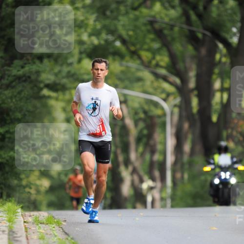 13.09.2026 - 21. swb-Marathon Bremen TobiasT http://msf.ph/oto/10241839 13.09.2026 11:16:05 Laufen 81 meine-sportfotos.de
