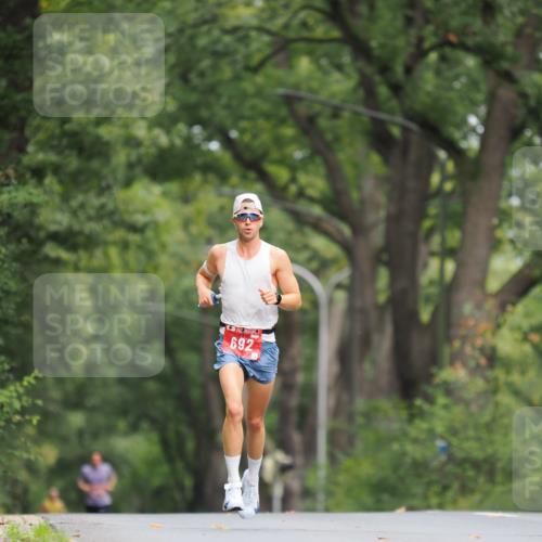 13.09.2026 - 21. swb-Marathon Bremen TobiasT http://msf.ph/oto/10242012 13.09.2026 11:20:14 Laufen 692 meine-sportfotos.de