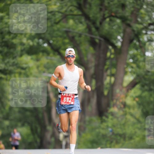 13.09.2026 - 21. swb-Marathon Bremen TobiasT http://msf.ph/oto/10242032 13.09.2026 11:20:16 Laufen 692 meine-sportfotos.de