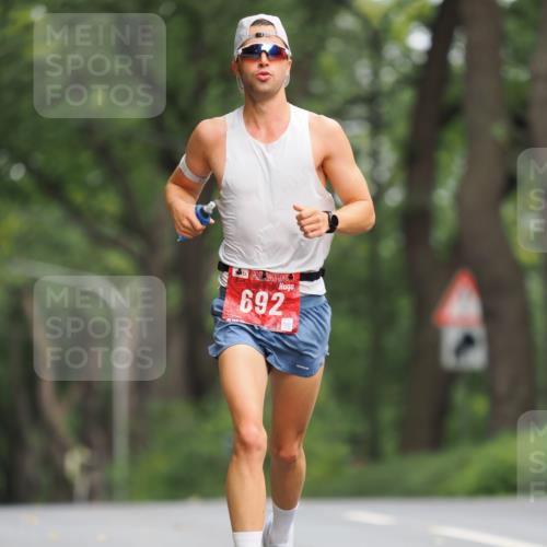 13.09.2026 - 21. swb-Marathon Bremen TobiasT http://msf.ph/oto/10242068 13.09.2026 11:20:20 Laufen 692 meine-sportfotos.de