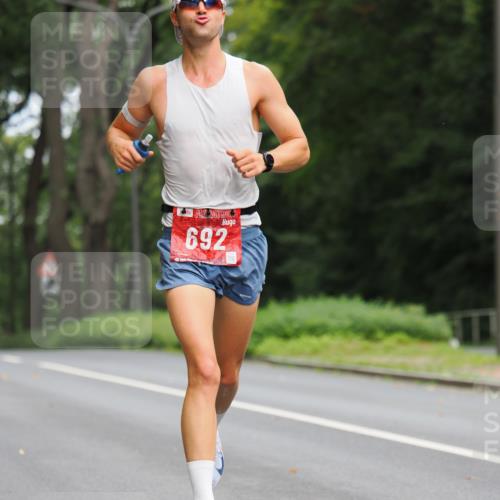 13.09.2026 - 21. swb-Marathon Bremen TobiasT http://msf.ph/oto/10242077 13.09.2026 11:20:22 Laufen 692 meine-sportfotos.de