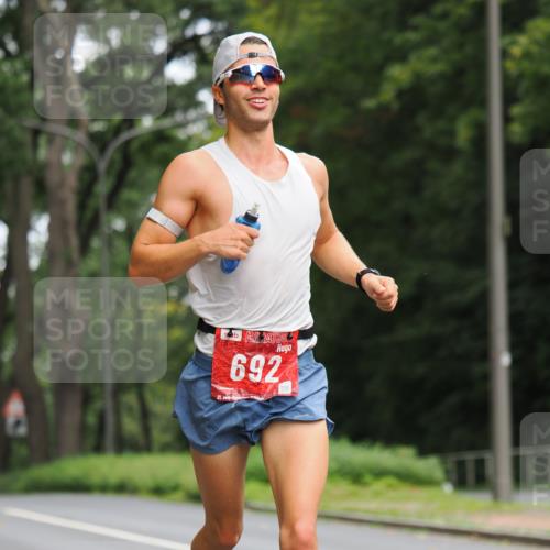 13.09.2026 - 21. swb-Marathon Bremen TobiasT http://msf.ph/oto/10242089 13.09.2026 11:20:23 Laufen 692, 21 meine-sportfotos.de
