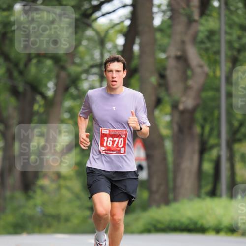 13.09.2026 - 21. swb-Marathon Bremen TobiasT http://msf.ph/oto/10242115 13.09.2026 11:20:43 Laufen 1670, 21, 26 meine-sportfotos.de