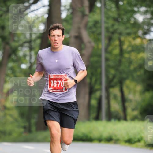 13.09.2026 - 21. swb-Marathon Bremen TobiasT http://msf.ph/oto/10242119 13.09.2026 11:20:44 Laufen 1670, 27, 26 meine-sportfotos.de
