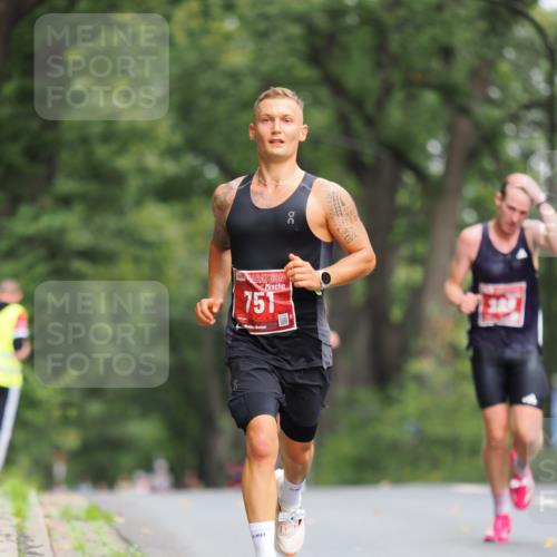 13.09.2026 - 21. swb-Marathon Bremen TobiasT http://msf.ph/oto/10242146 13.09.2026 11:21:05 Laufen 751, 26 meine-sportfotos.de